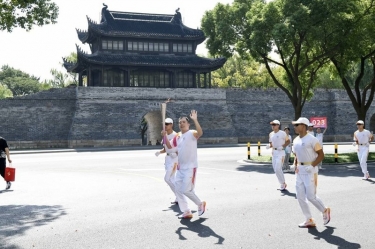 笑脸与热情刷屏！这名火炬手是星空体育官方登录入口人！